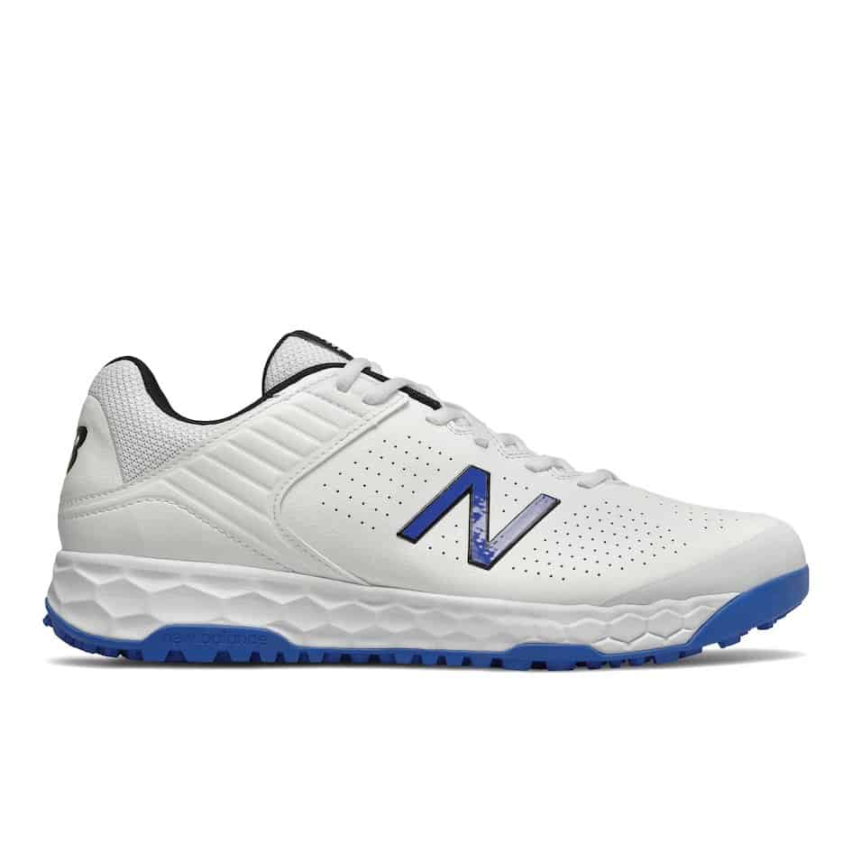 new balance junior cricket shoes